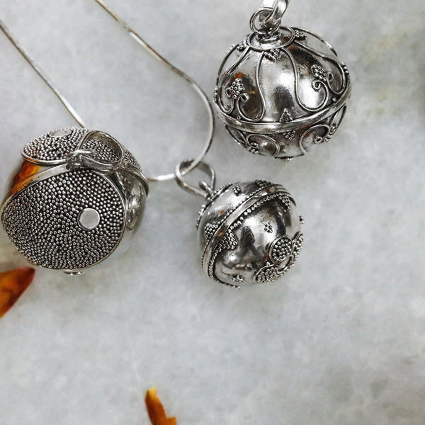 18Mm Dotted Floral Base Harmony Ball Pendant