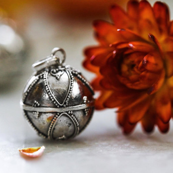 19Mm Diamond Pattern Floral Base Harmony Ball Pendant